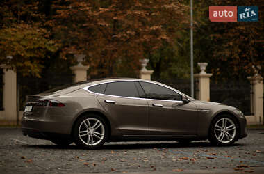 Лифтбек Tesla Model S 2016 в Днепре