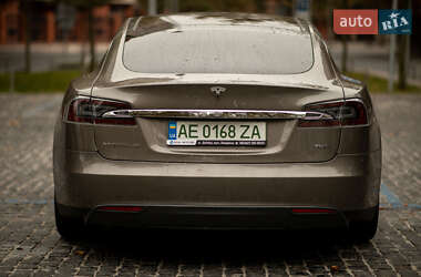 Ліфтбек Tesla Model S 2016 в Дніпрі