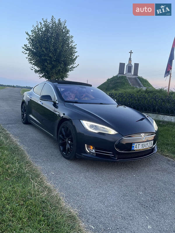 Лифтбек Tesla Model S 2013 в 
