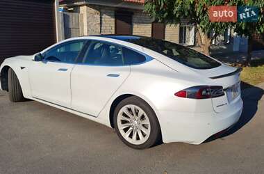 Лифтбек Tesla Model S 2017 в 
