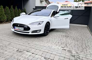 Лифтбек Tesla Model S 2015 в Ивано-Франковске