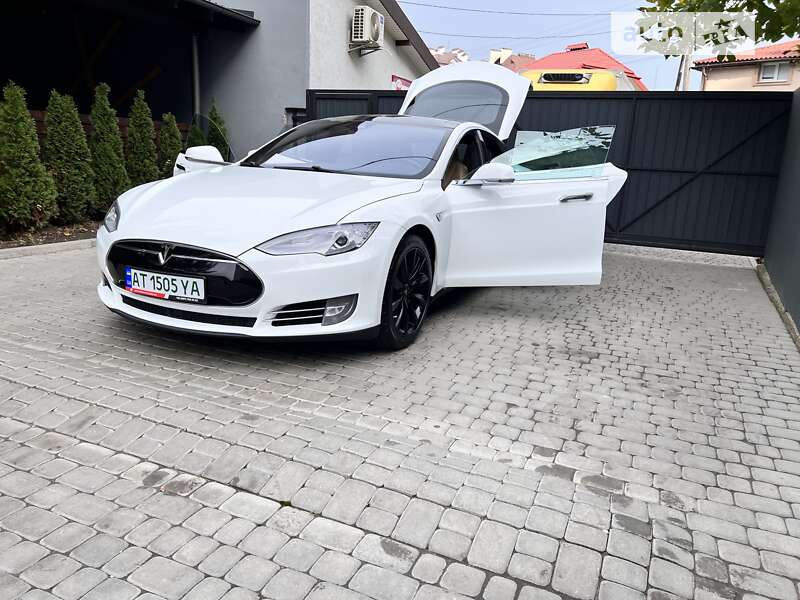 Ліфтбек Tesla Model S 2015 в Івано-Франківську фото 11 Ліфтбек Tesla Model S 2015 в Івано-Франківську