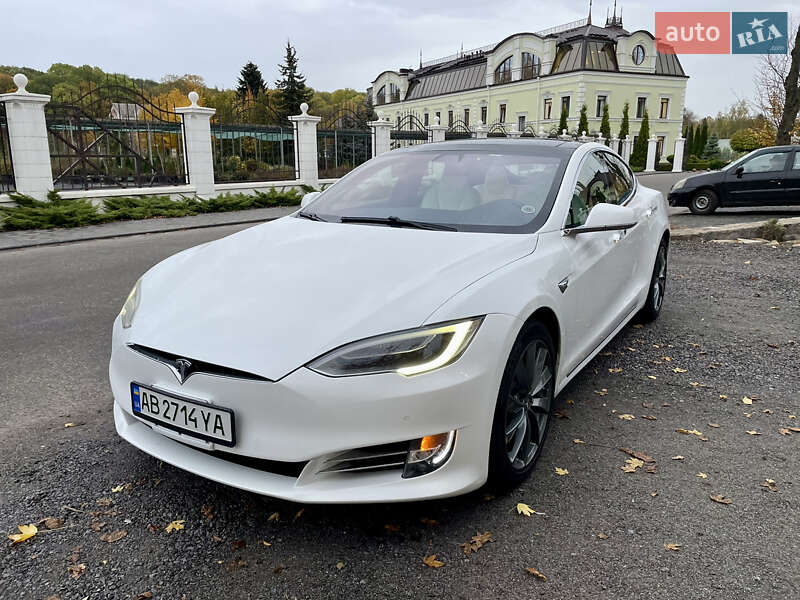 Лифтбек Tesla Model S 2017 в Виннице