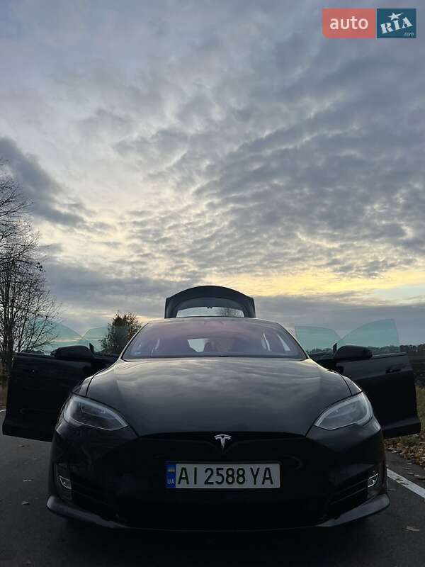 Ліфтбек Tesla Model S 2018 в Києві