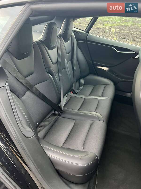 Лифтбек Tesla Model S 2018 в Киеве