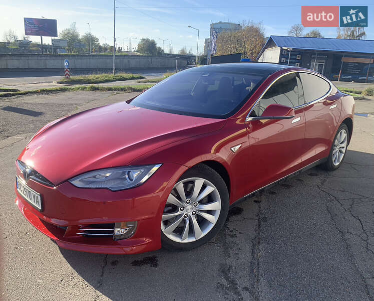 Лифтбек Tesla Model S 2015 в Львове