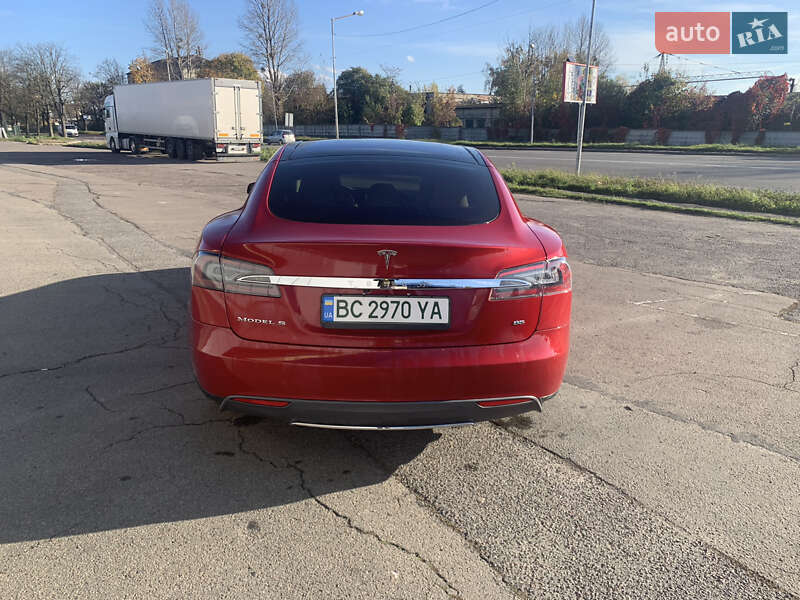 Лифтбек Tesla Model S 2015 в Львове