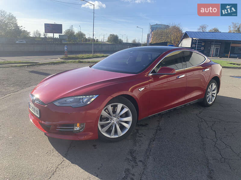 Лифтбек Tesla Model S 2015 в Львове