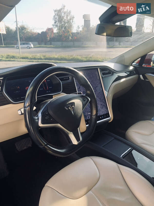 Лифтбек Tesla Model S 2015 в Львове