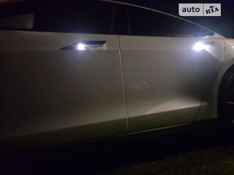 Лифтбек Tesla Model S 2013 в Киеве