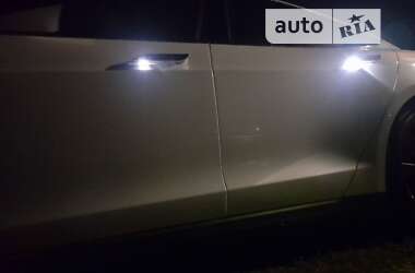 Лифтбек Tesla Model S 2013 в 