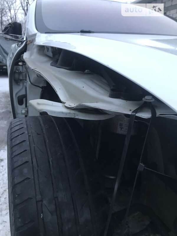 Лифтбек Tesla Model S 2017 в Виннице