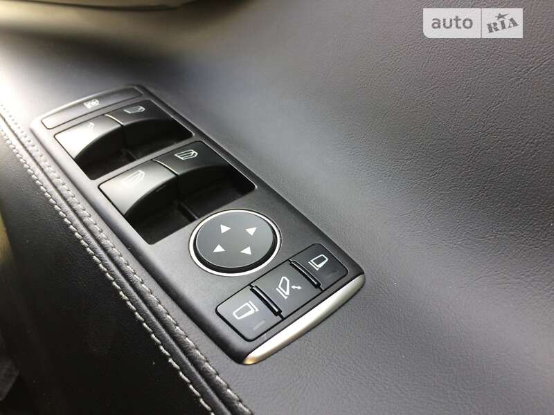 Лифтбек Tesla Model S 2017 в Виннице