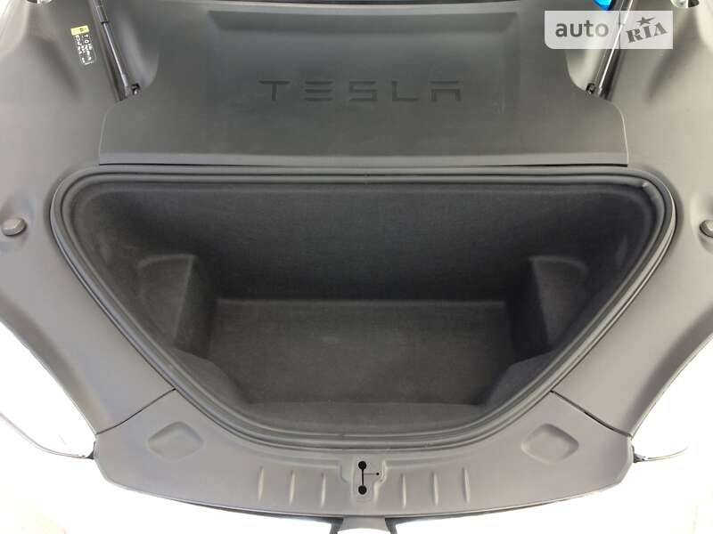 Лифтбек Tesla Model S 2017 в Виннице