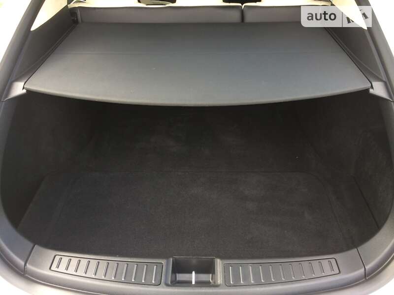 Лифтбек Tesla Model S 2017 в Виннице