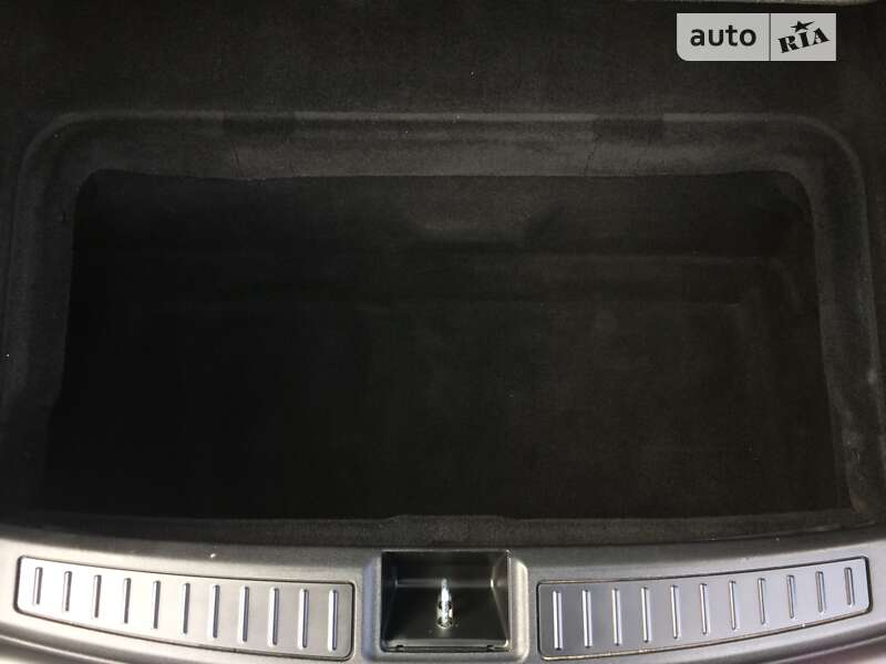 Ліфтбек Tesla Model S 2017 в Вінниці