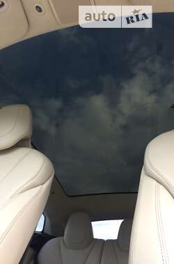 Лифтбек Tesla Model S 2017 в 