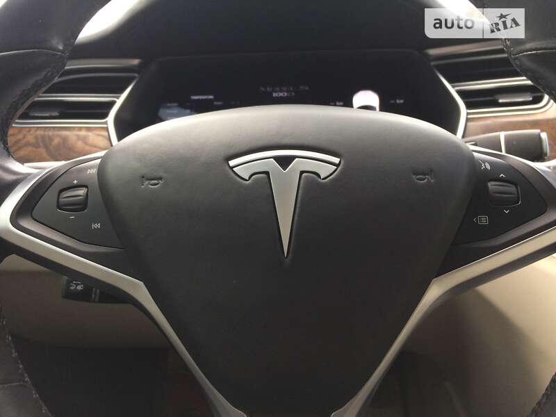 Лифтбек Tesla Model S 2017 в Виннице