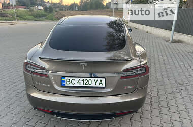 Лифтбек Tesla Model S 2016 в Львове