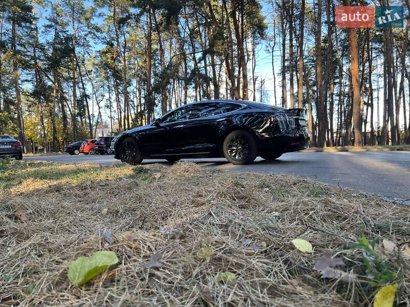 Лифтбек Tesla Model S 2018 в Черкассах