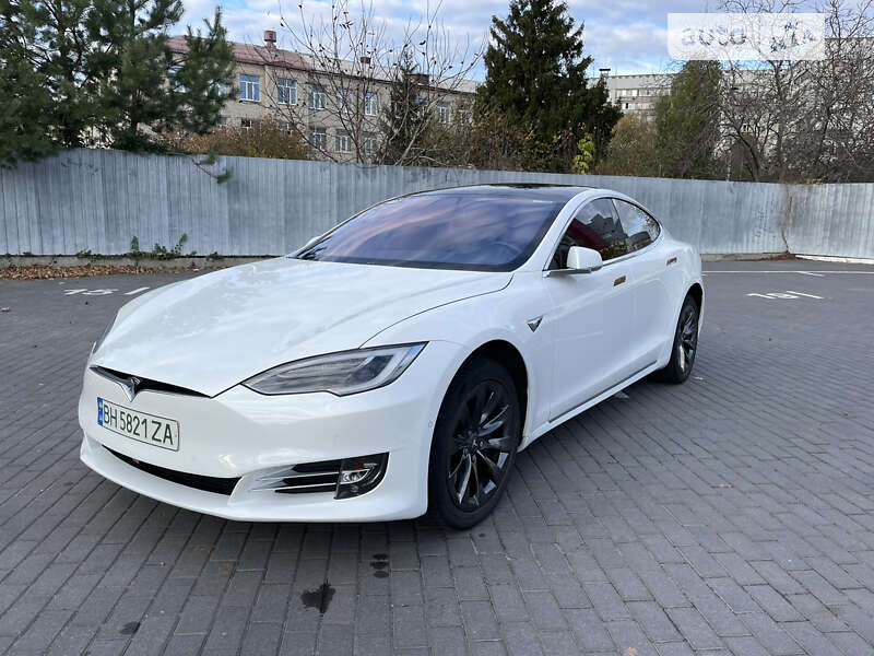 Ліфтбек Tesla Model S 2018 в Харкові