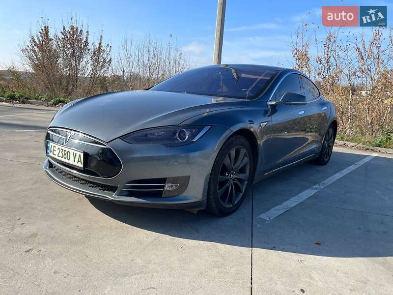 Лифтбек Tesla Model S 2013 в Синельниково