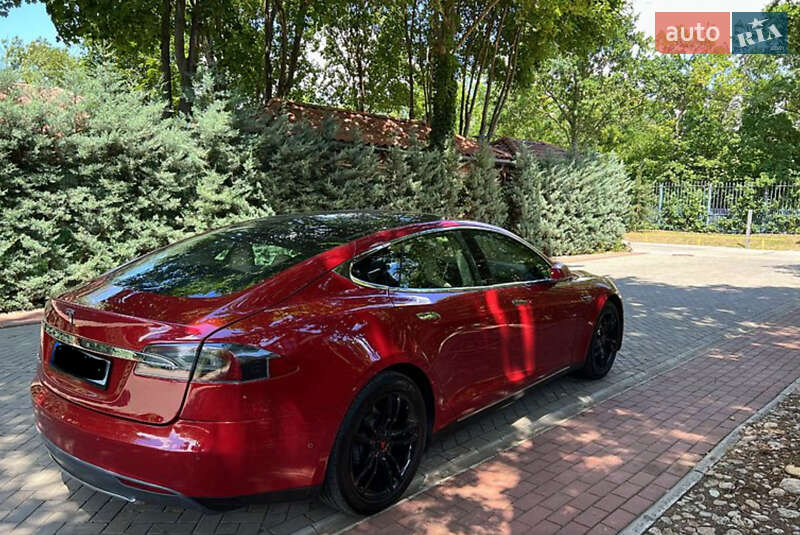 Лифтбек Tesla Model S 2014 в Киеве