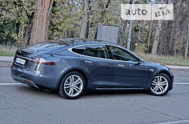 Лифтбек Tesla Model S 2015 в Киеве