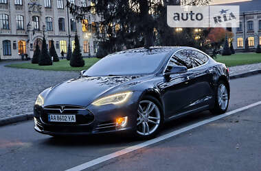 Лифтбек Tesla Model S 2015 в Киеве