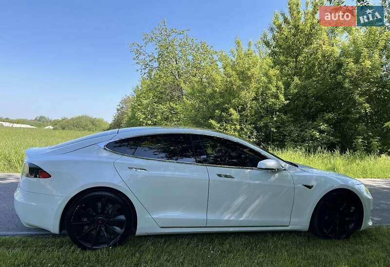 Лифтбек Tesla Model S 2016 в Киеве