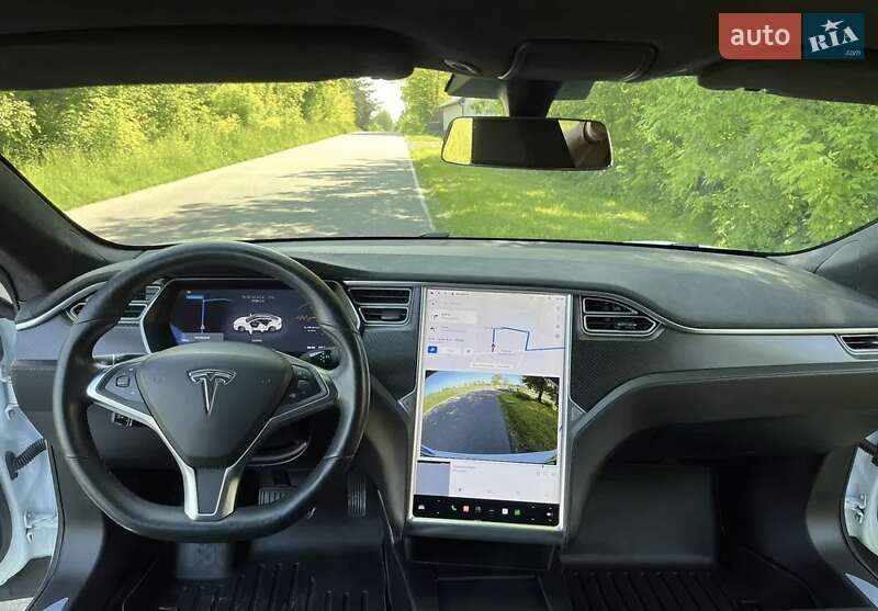 Лифтбек Tesla Model S 2016 в Киеве