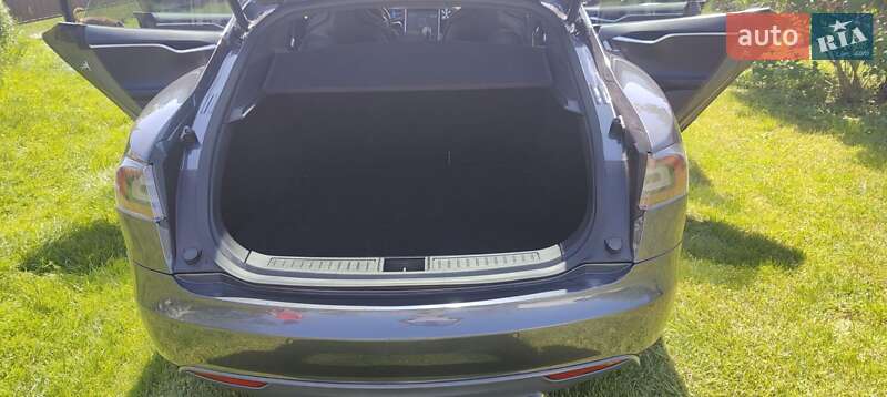 Лифтбек Tesla Model S 2015 в Полтаве