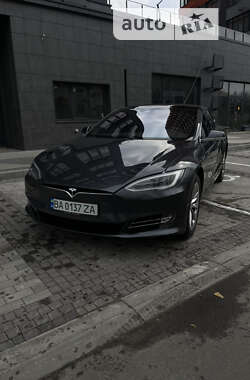 Лифтбек Tesla Model S 2016 в Киеве