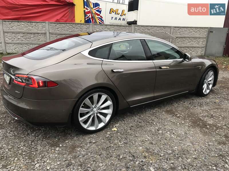 Ліфтбек Tesla Model S 2016 в Вінниці