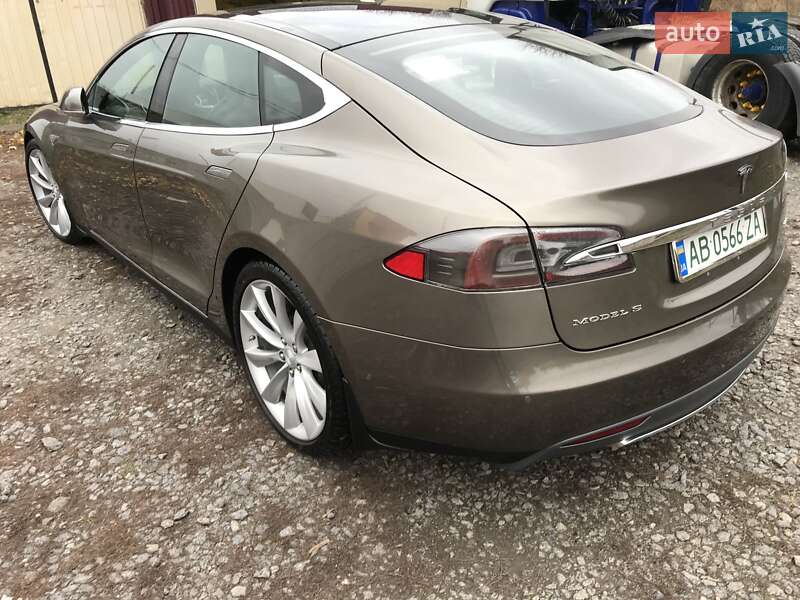 Ліфтбек Tesla Model S 2016 в Вінниці
