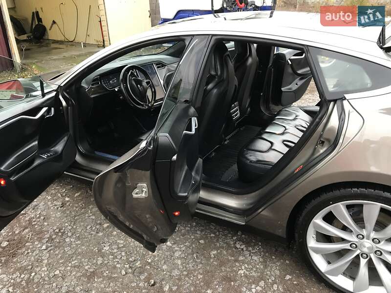 Ліфтбек Tesla Model S 2016 в Вінниці