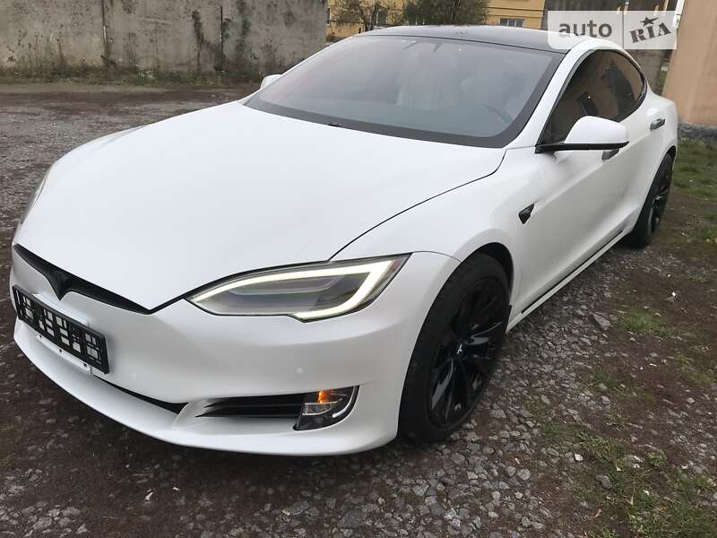 Tesla Model S 2019
