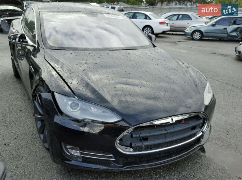 Лифтбек Tesla Model S 2013 в Киеве