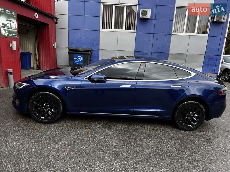 Лифтбек Tesla Model S 2018 в Киеве