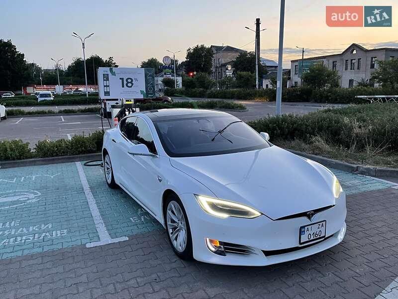 Лифтбек Tesla Model S 2016 в Белой Церкви