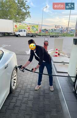 Лифтбек Tesla Model S 2016 в Белой Церкви