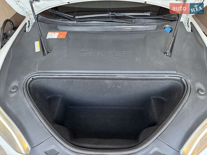 Лифтбек Tesla Model S 2016 в Белой Церкви
