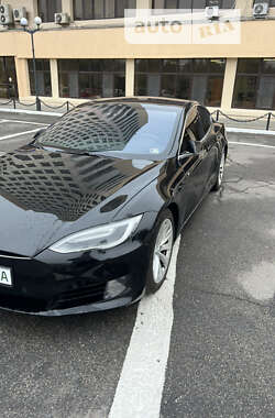 Лифтбек Tesla Model S 2017 в 