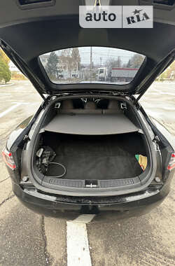 Лифтбек Tesla Model S 2017 в 