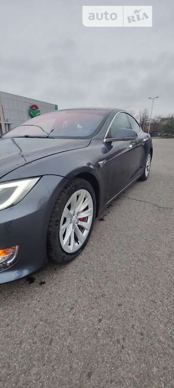 Лифтбек Tesla Model S 2019 в Ужгороде