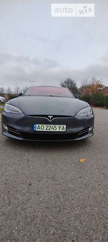 Лифтбек Tesla Model S 2019 в 