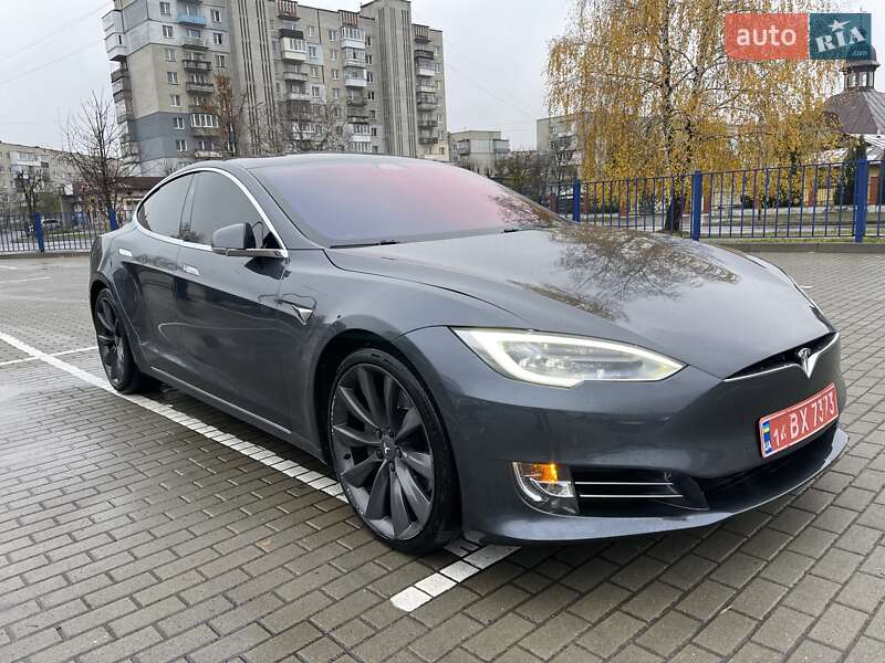 Лифтбек Tesla Model S 2017 в Львове