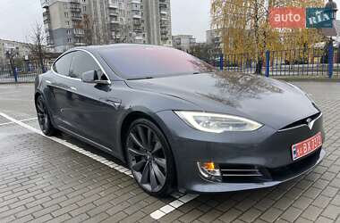 Лифтбек Tesla Model S 2017 в Львове