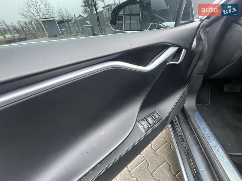 Лифтбек Tesla Model S 2017 в Львове