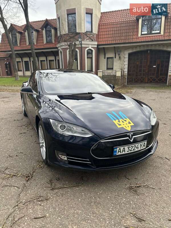 Лифтбек Tesla Model S 2013 в Одессе фото Лифтбек Tesla Model S 2013 в Одессе